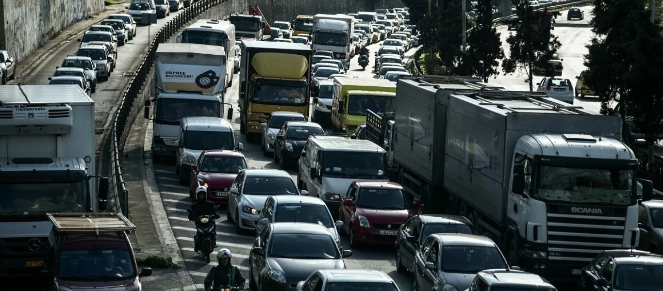 Τροχαίο με καραμπόλα στον Κηφισό - Εμπλέκονται μία κλούβα μεταφοράς κρατουμένων και ένα περιπολικό